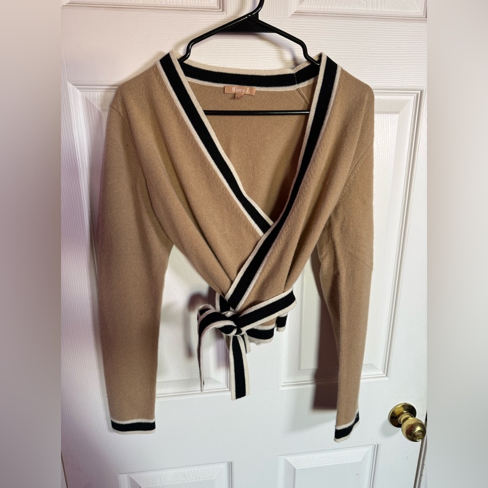 KIER + J Tan V-Neck Wrap Crop Cashmere Sweater